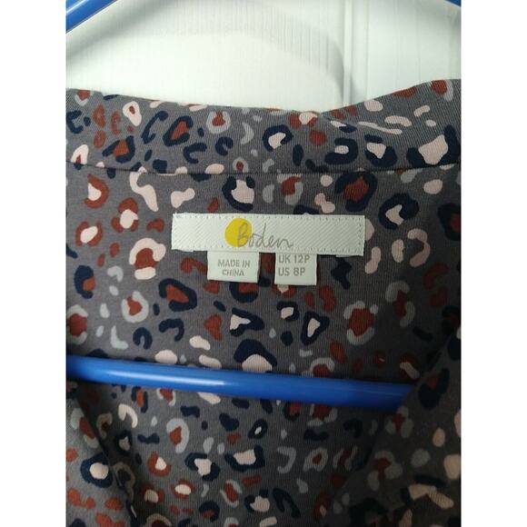 Boden Woman 8P Blouse Leopard Gray V Button Front Long Sleeve - Picture 3 of 11